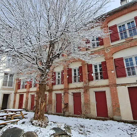 La Grande Maison Rouge Apartment Angoustrine