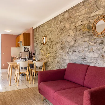 La Grande Maison Rouge Apartment Angoustrine