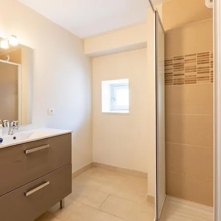 La Grande Maison Rouge Apartment *
