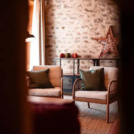 La Grande Maison Rouge Apartment *