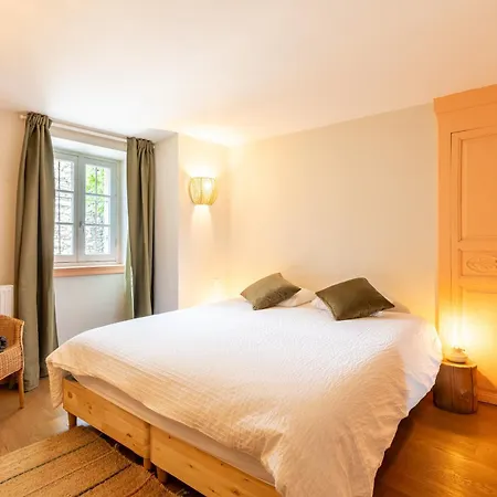 Apartment La Grande Maison Rouge