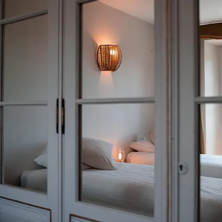 La Grande Maison Rouge Apartment Angoustrine