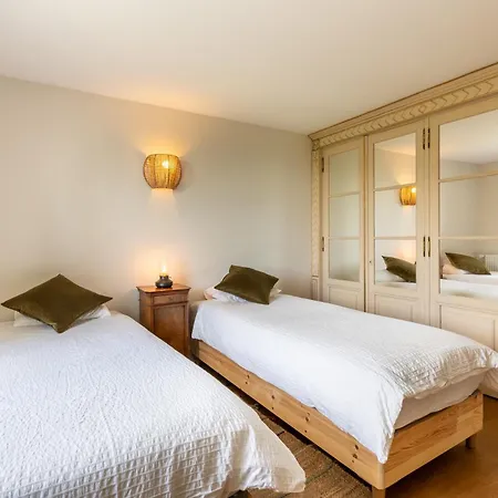 Apartment La Grande Maison Rouge