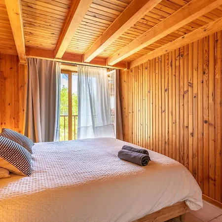 La Grande Maison Rouge Apartment Angoustrine